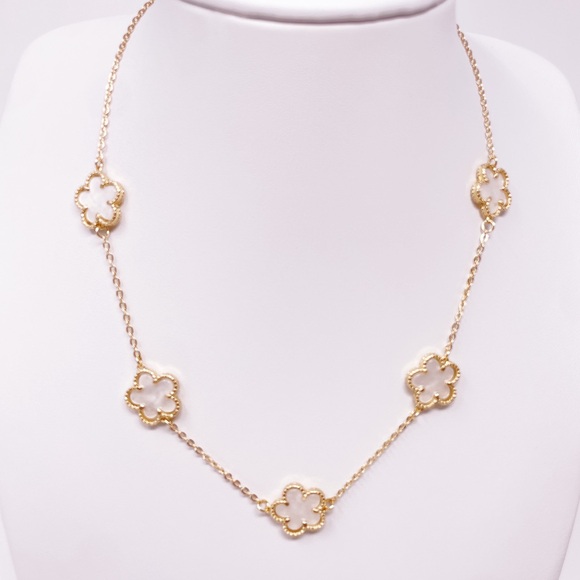 White And Gold Flower Necklace - Picture 6 of 6